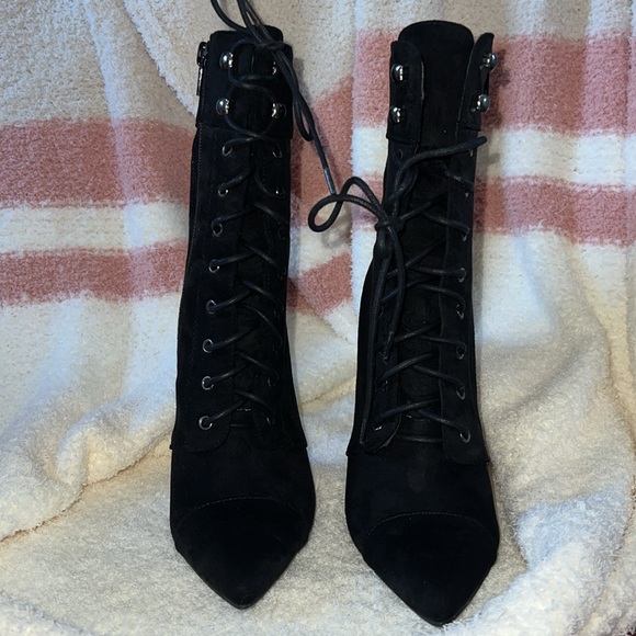 New size 7 from LOLA SHOETIQUE - Picture 2 of 3